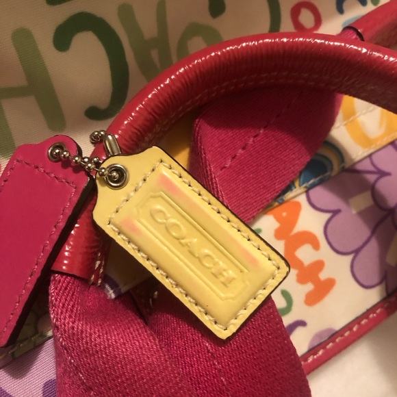 Coach handbag perfect for spring - Picture 9 of 16